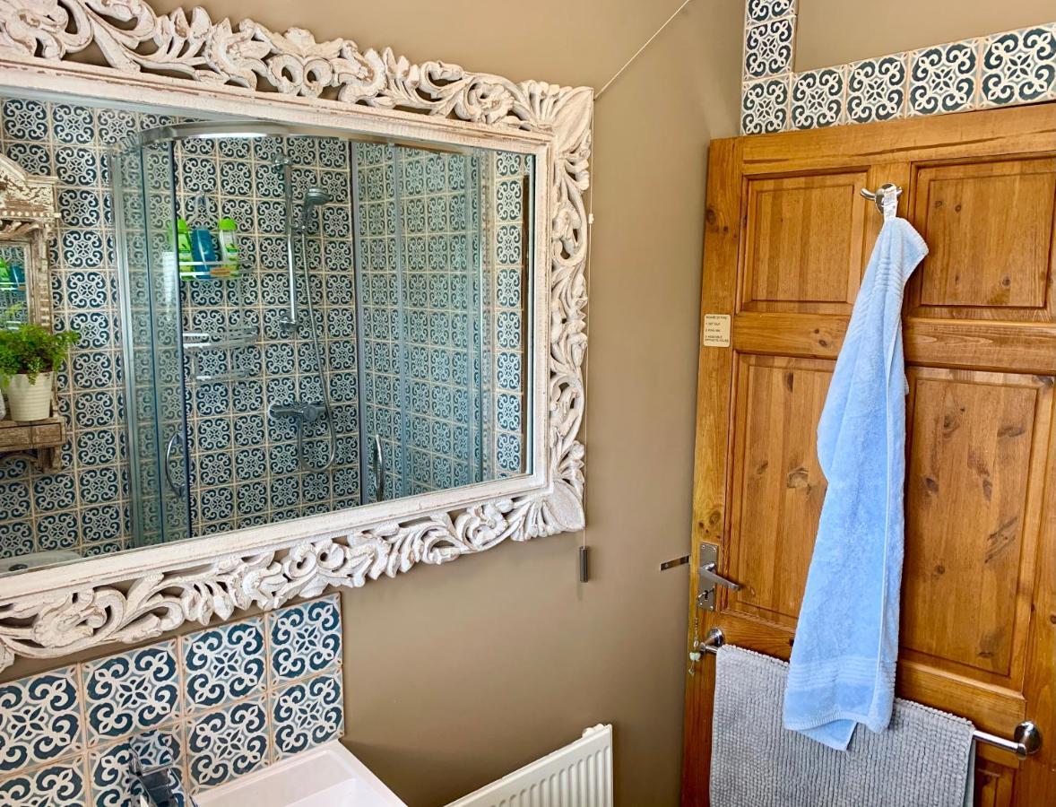 Sw Bed & Breakfast Свіндон Екстер'єр фото
