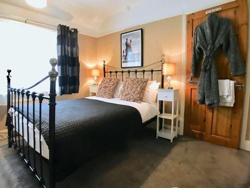 Sw Bed & Breakfast Свіндон Екстер'єр фото