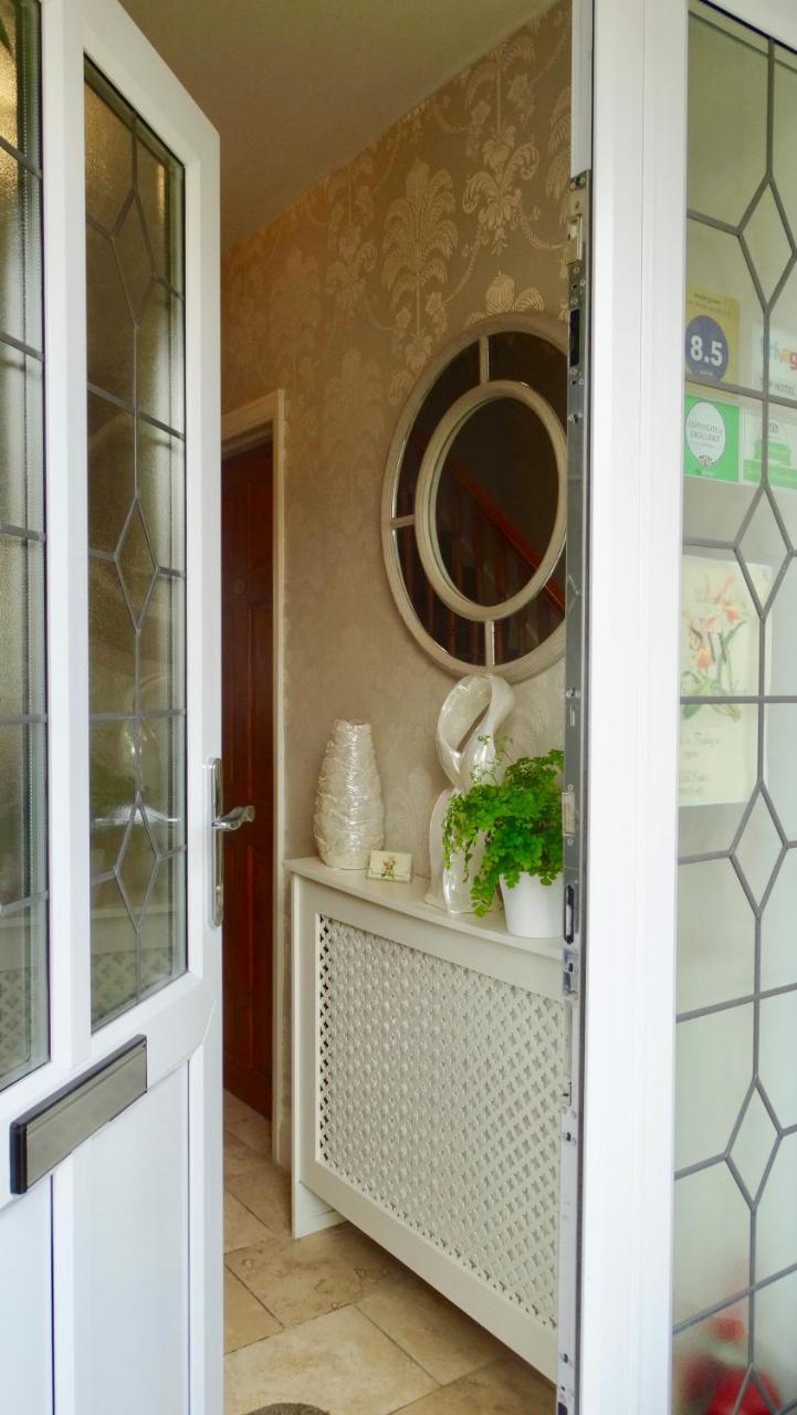 Sw Bed & Breakfast Свіндон Екстер'єр фото